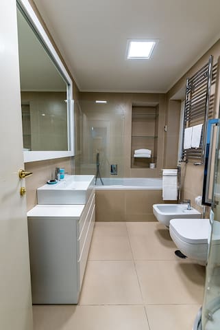 Vittoria Top Family for 6 near Spanish steps gallery image 2