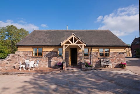 Luxurious Barn with panoramic views of Shropshire