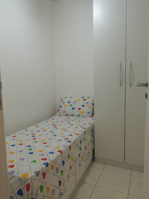 Quarto peq casa vila perto UFF Casas en alquiler en Niterói, Río de Janeiro, Brasil Dormitorio Uff ~ Quarto peq casa vila perto UFF Casas en alquiler en Niterói, Río de Janeiro, Brasil