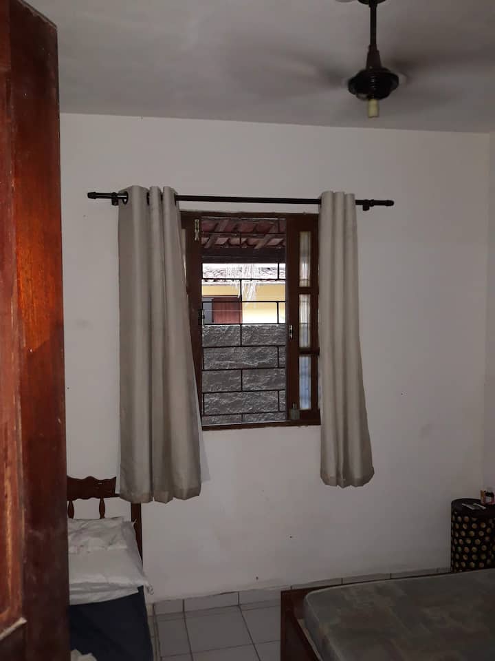 חדר שינה 2, מיטה זוגית אחת ומיטה אחת