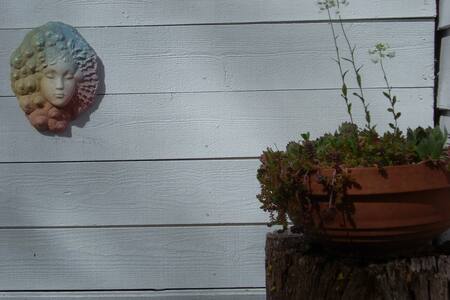 The Little House at DH w/Hot Tub!