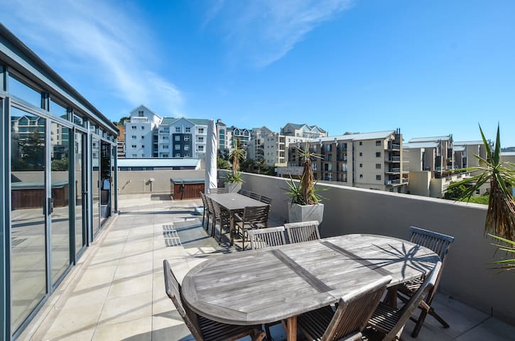 Penthouse – Tygervalley Waterfront gallery image 4