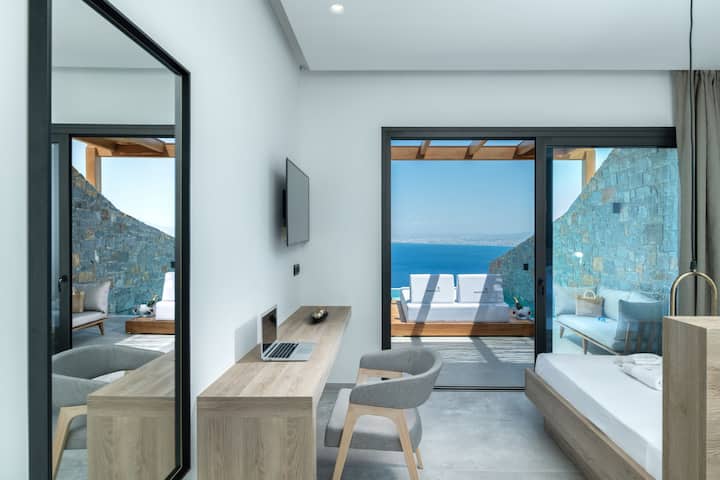 Floor-to-ceiling glass doors offer beautiful sea views!