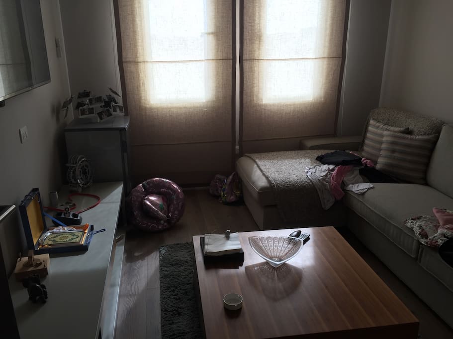 Living room ( tv, satellite receiver wifi )