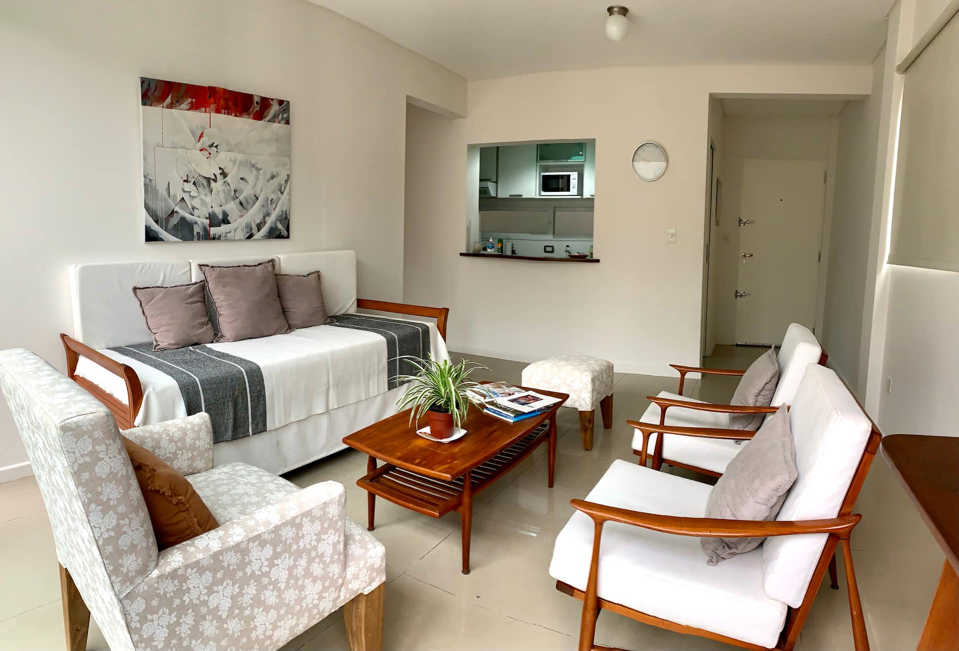 Very nice apartment on the ground floor. Very bright, with a pool