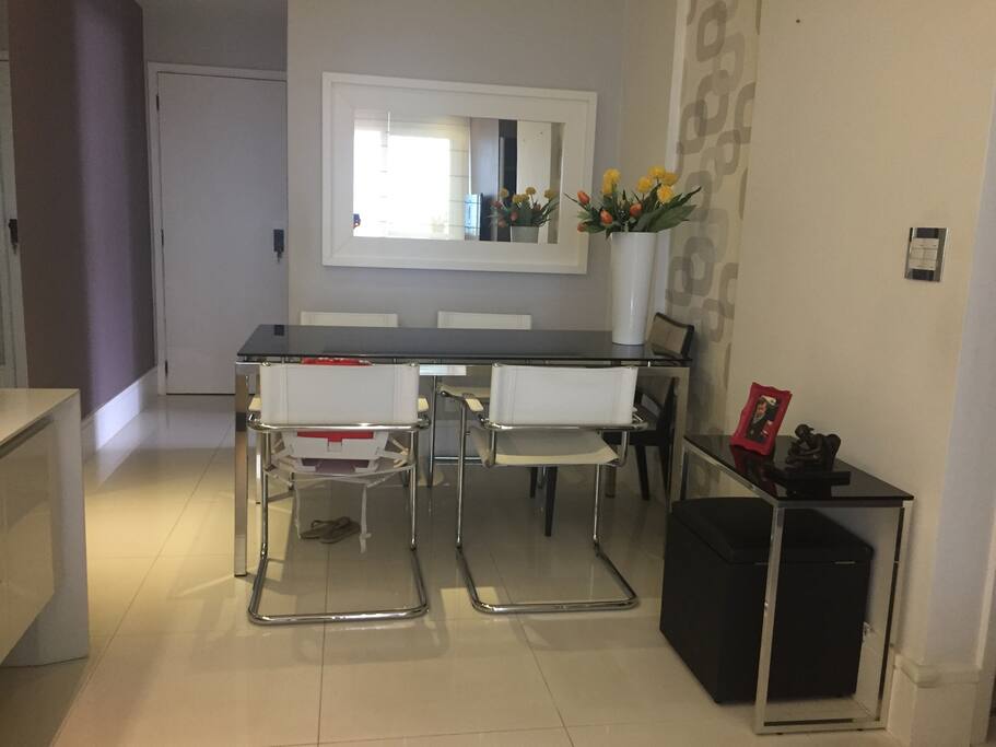 Mesa de Jantar (opção de cadeirinha p/ bebê)