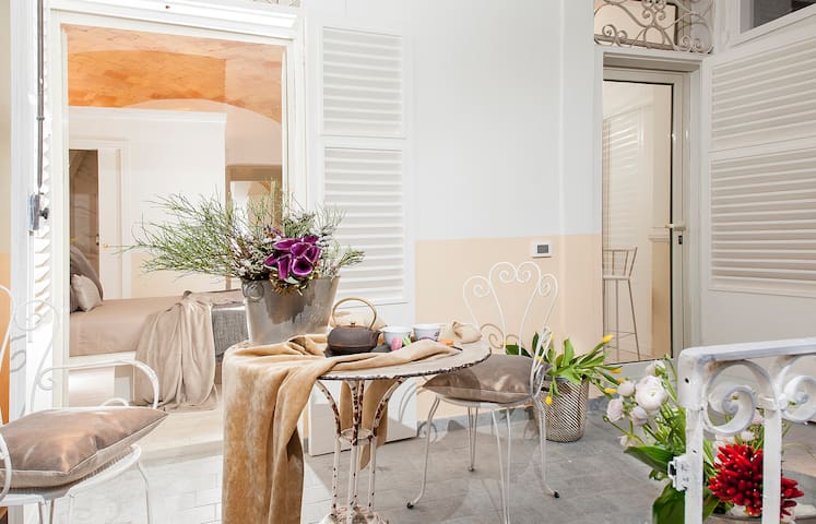 Manin58 : 4 bed 4 bath flat w/Balcony near Termini