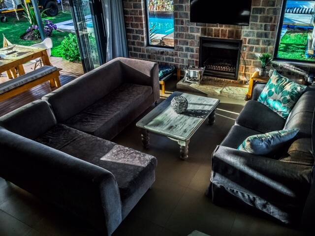 Kingfisher Beach House gallery image 3