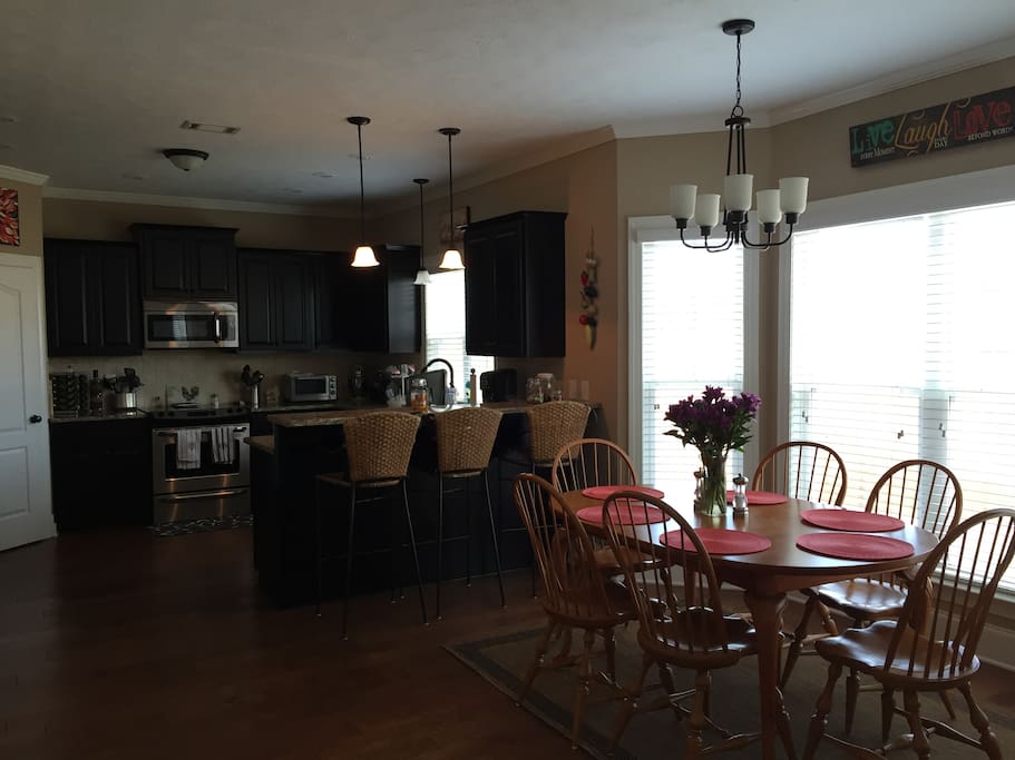 kitchen/dining area