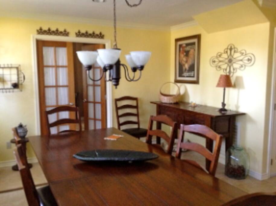 Dining room.