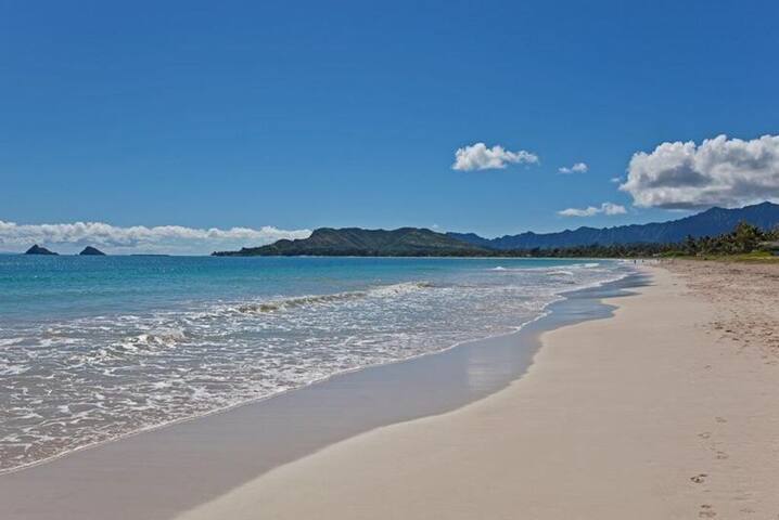 Fabulous Views-Kailua Beachfront – Pool & Hot Tub gallery image 2