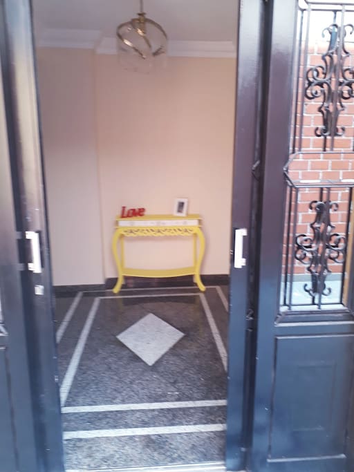 Porta de entrada da casa .