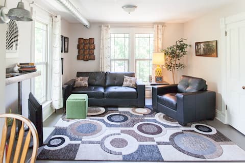 Successful Airbnb property: In town, bike friendly, modern apt. in Grand Junction
