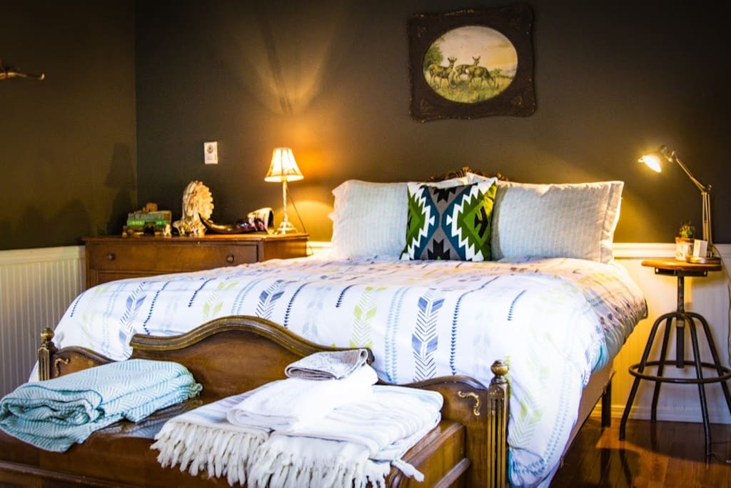 Queen size bed with memory foam mattress