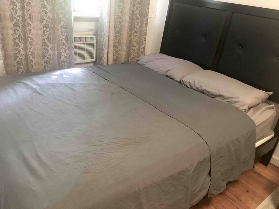 Queen size bed in the bed room