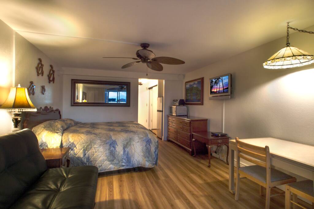 Couch,Furniture,Chair,Indoors,Room