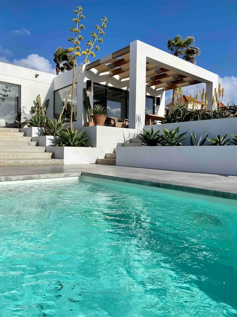 Casajable pool & garden between ocean & volcanoes