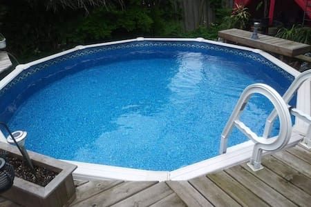 Modern Hot Tub Oasis in Beautiful Niagara Falls