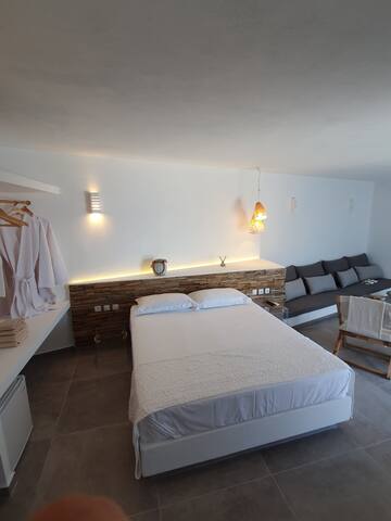 Aelia Sifnos Summer House !! gallery image 3