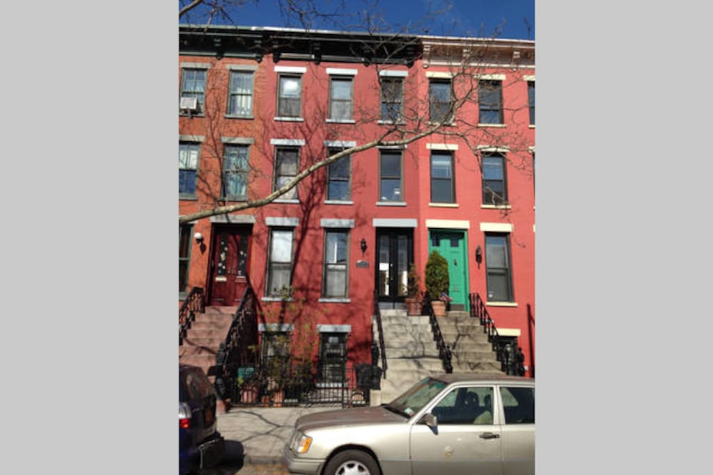 Convenient LIC Brownstone in Hunters Point Historic District