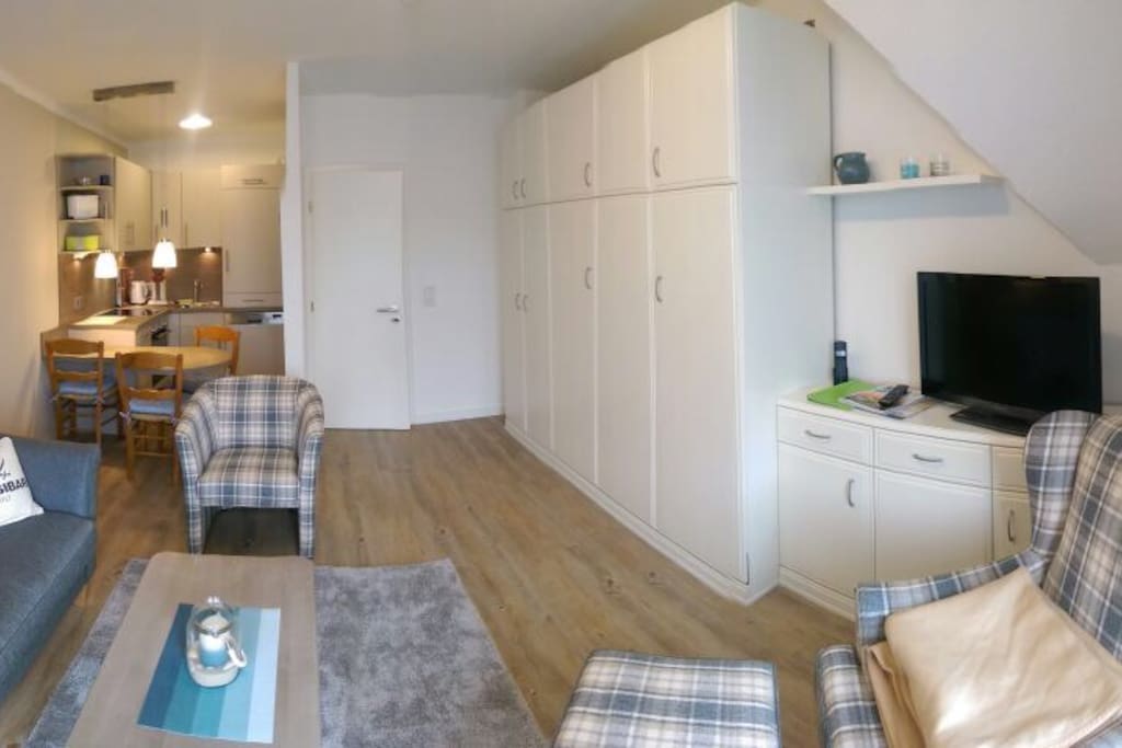Wohnzimmer mit Doppelschrankbett