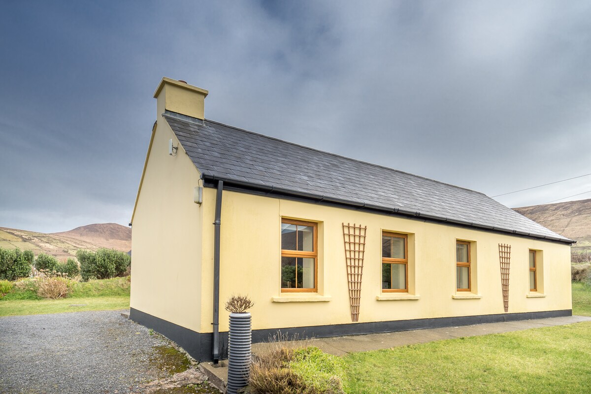 Enclosure in Baile Na Bhfionnúrach