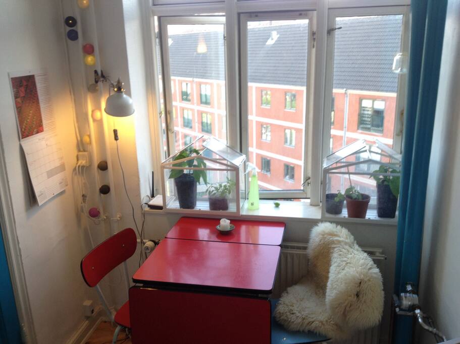 Small seating area in the kitchen for morning coffee or evening drinks