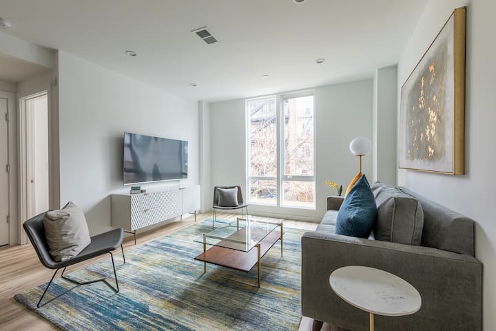 Lavish 3BR Retreat w Private Rooftop Deck Near NYC gallery image 2