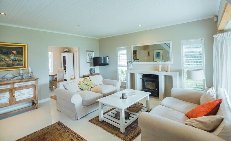 Charming Holiday Home gallery image 5