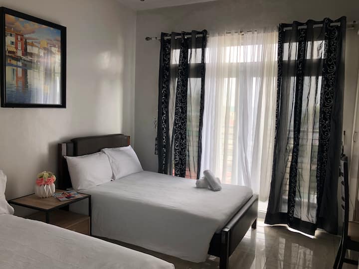 Соба 1 со тераса/ веранда
Со тоалет и туш