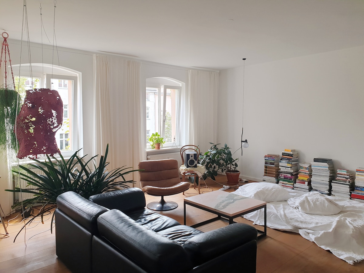 Popular Airbnb listing: Apartment-Loft / Central Kreuzberg / At the Canal in Kreuzberg