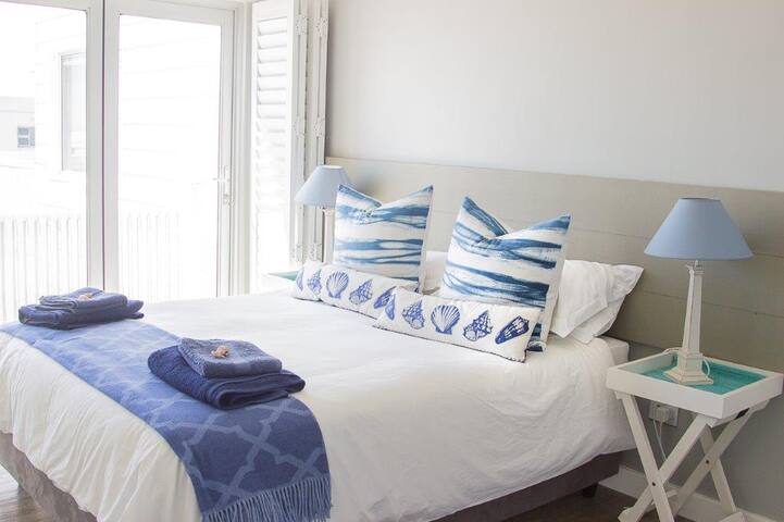 Whale Cottage Apartments For Rent In Yzerfontein Western Cape