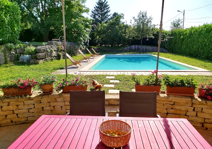 House, swimming pool (12 m) and piano*, Lyon 12 km away