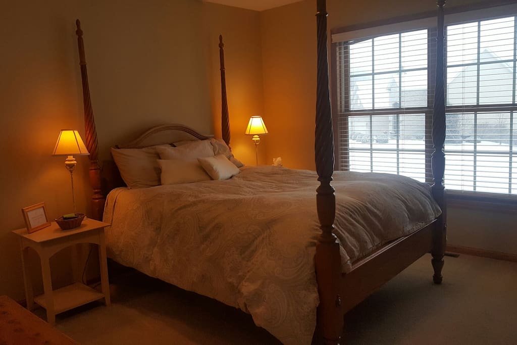 Bedroom - Queen size bed