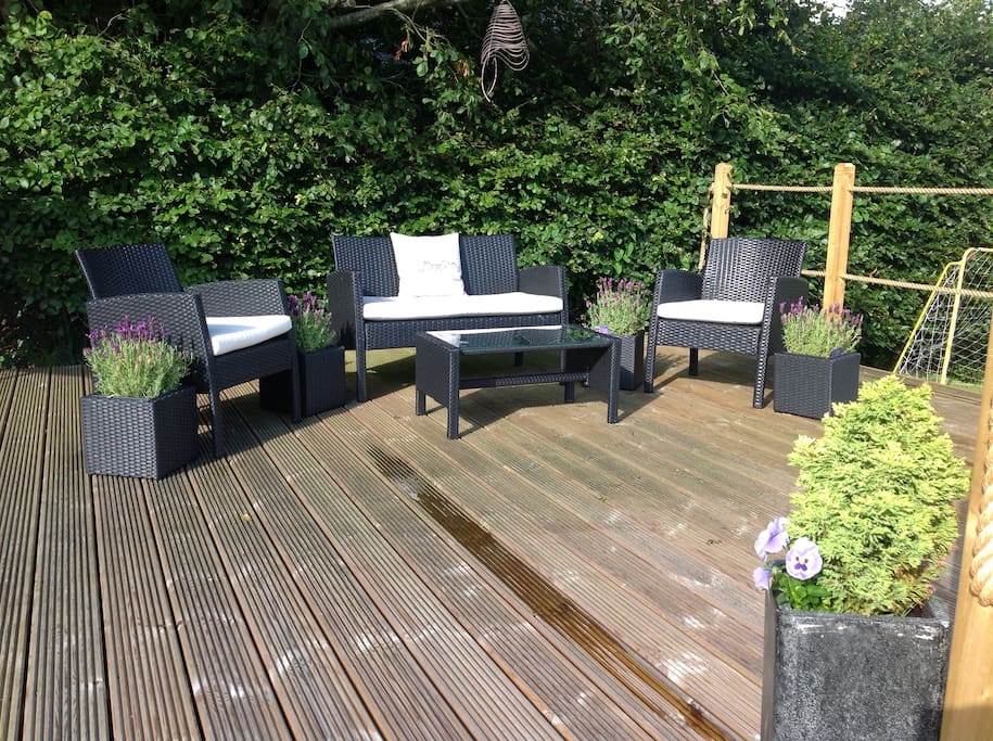 Enjoy the sunshine hours all day long in this oasis.