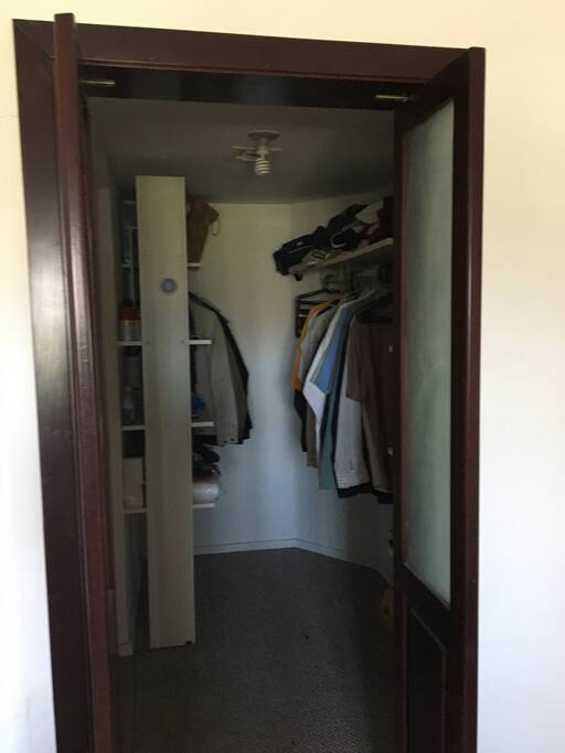 Incluye closet