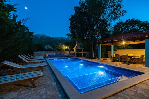 Villa Lino,Dugopolje,Heated Pool with Massage