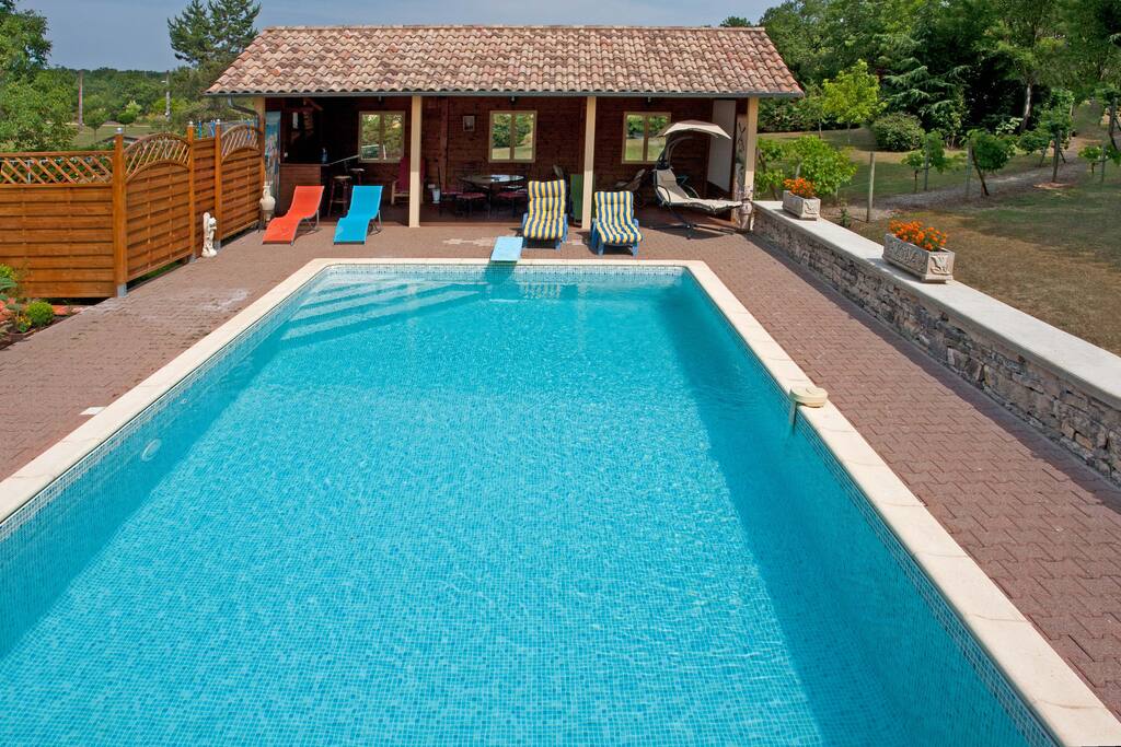 Piscine 10 m x 5 m chauffée privative
