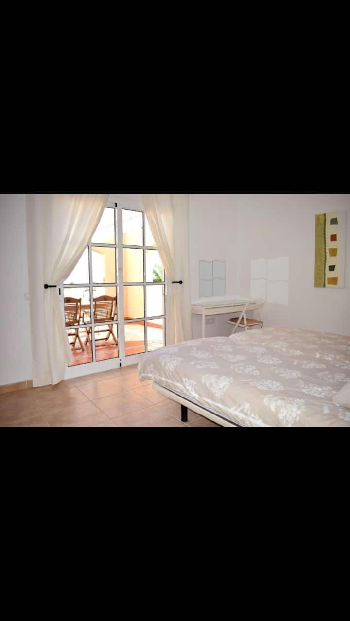 غرفة النوم 1