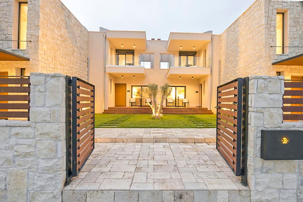 The Spectacular Property.