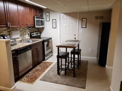 Comfortable! One Bedroom A/C Apartment Queen Bed