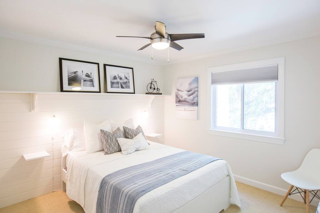 QUEEN BED CASPER MATTRESS
SUPER COMFORTABLE