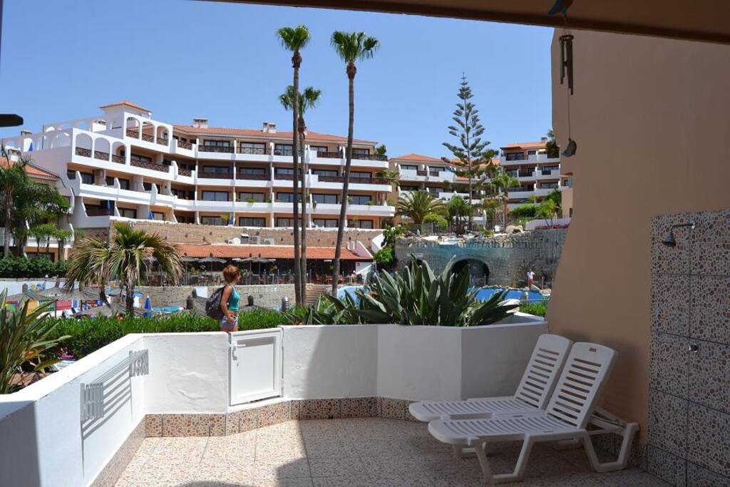 Terraza con salida a la piscina