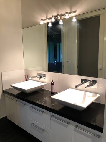 4 Bedroom state of the art holiday accommodation gallery image 4