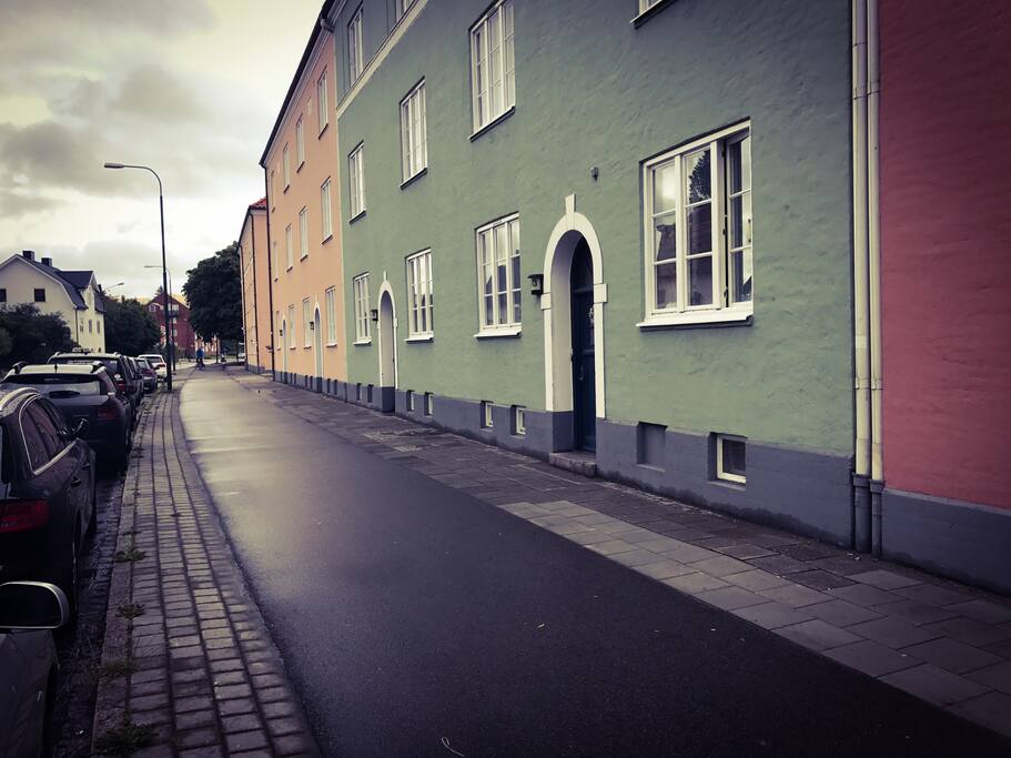 Östergård have colourful exterior. This is the street view at södra bulltoftavägen and near the main gate.