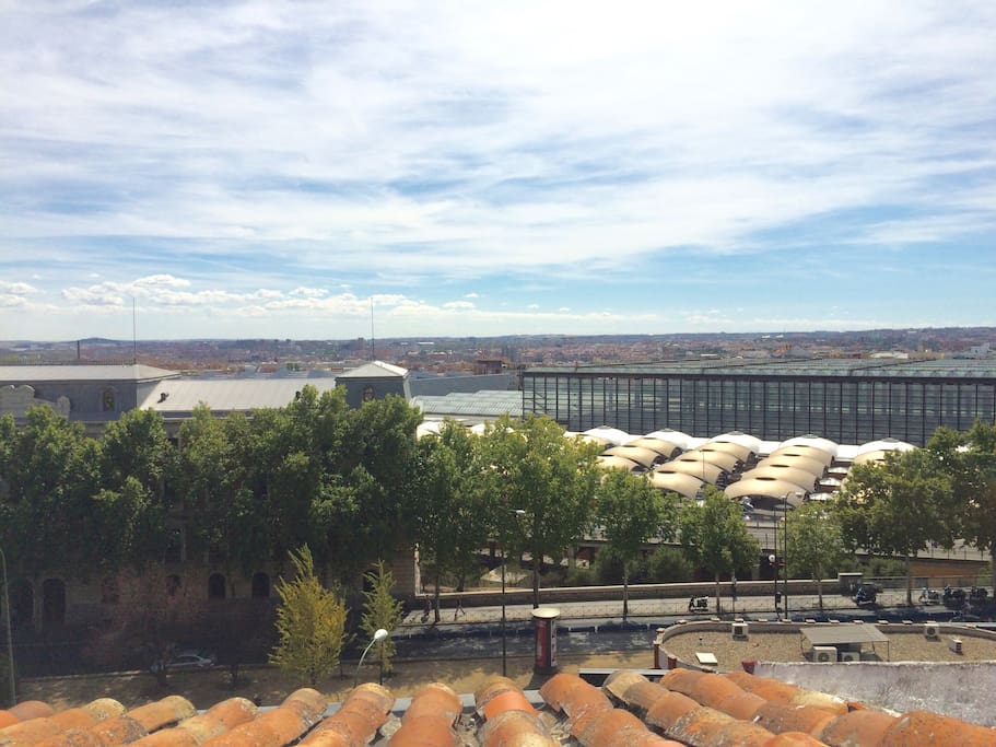 Vistas a la estación de Atocha desde la ventana del dormitorio