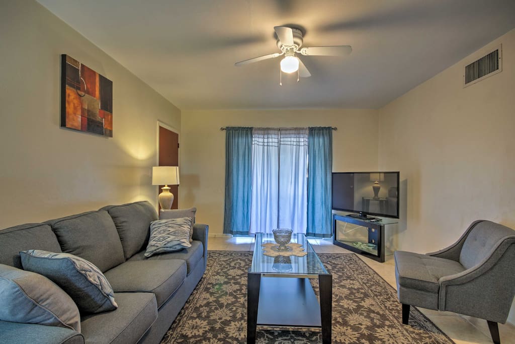 Explore the Sunshine City from this 2-bed, 1-bath vacation rental apartment.