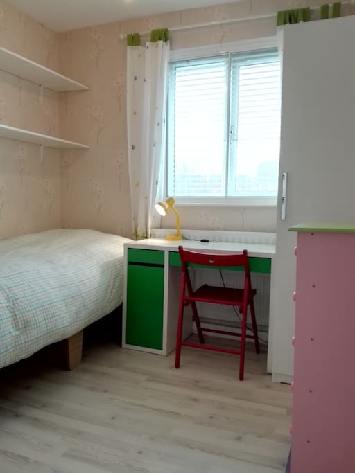 Bright & Cosy Single Room 2