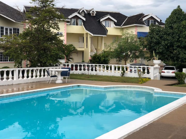 Content Garden, Ocho Rios Semesterbostäder och boenden Ocho Rios