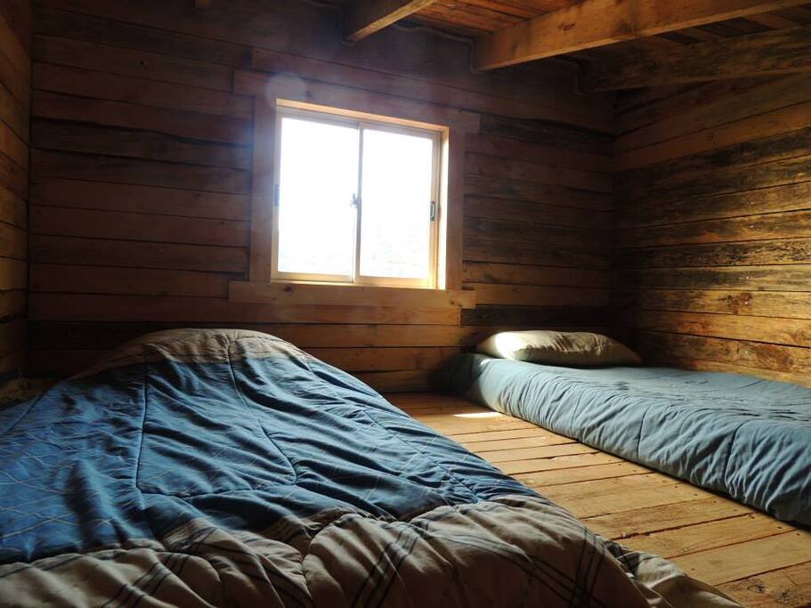 Two loft areas with 2 twin beds 4 total